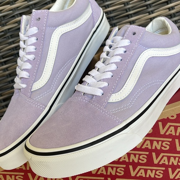 •Vans WMNS Old Skool Color Theory Purple Heath
VN0A5JMIZS0
Sneakers - Picture 9 of 16